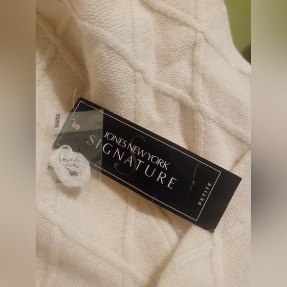 Jones New York Signature Argyle Knitted Cream Turtle Neck Cardigan, Size: Petite - Picture 7 of 8